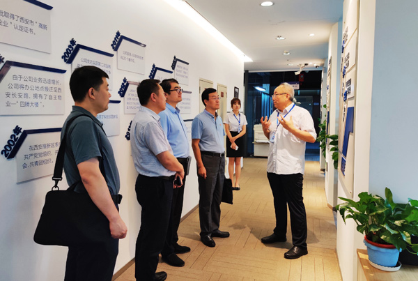 高新技术产业开发区管委会副主任王前进等莅临四腾环境考察指导共青团建设工作