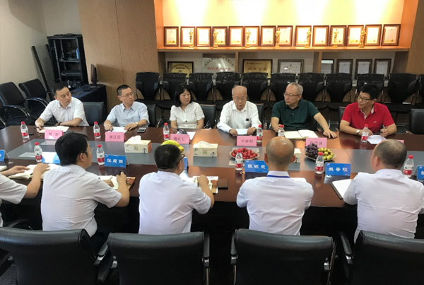 中国建筑科学研究院许钟麟研究员莅临四腾环境调研我司参与编撰的国家标准《医院洁净护理与隔离单元技术标准》