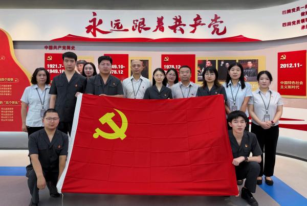 四腾企业集团第一党支部与雁塔法院第八党支部开展“法企直通零距离 法治赋能促发展”党建共建活动